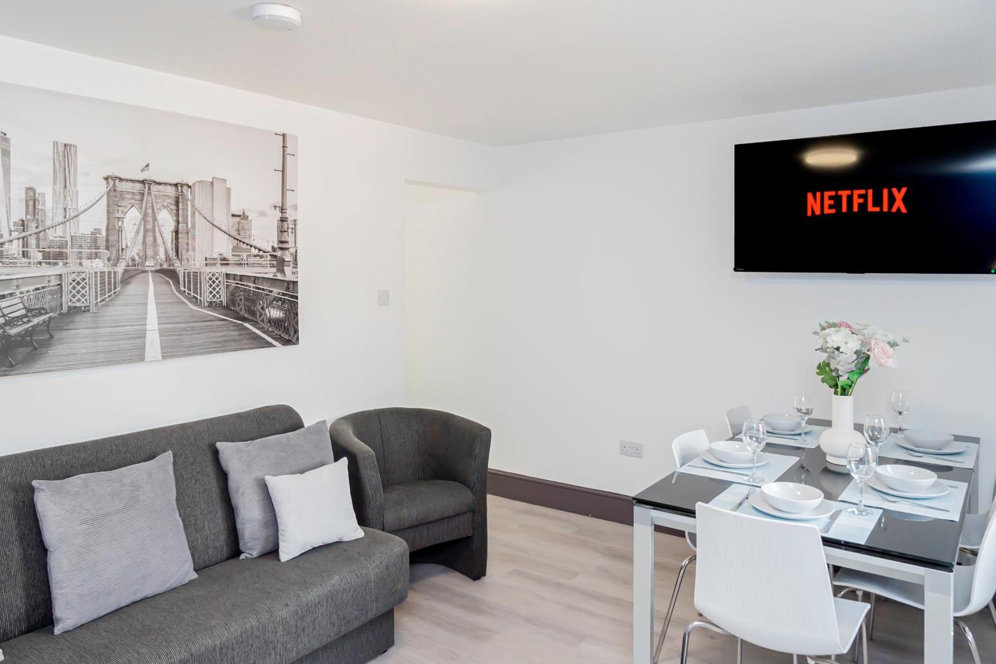 Executive 8beds 3bath Contractorswelcome Parking *